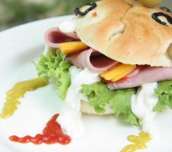 ham sandwich with lappi cheese
